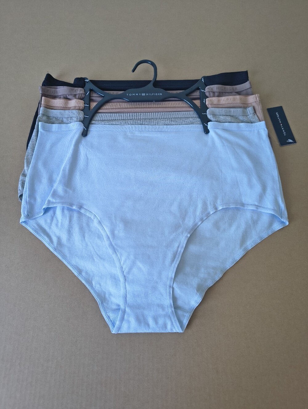 Tommy Hilfiger Women’s Seamless Brief Underwear Panties 5-Pack